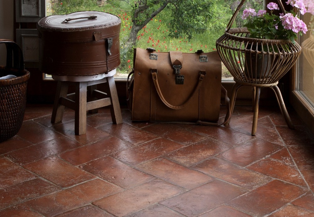 Recupero cotto antico e decorato vietrese ad Avellino